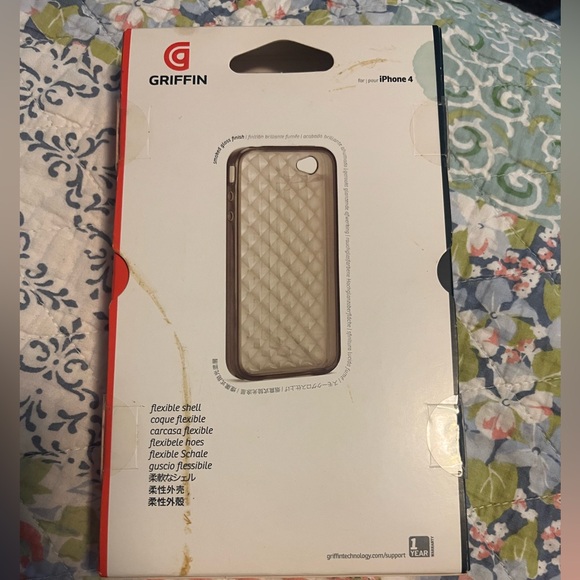 New in box -iPhone 4 Griffin motif phone case - Picture 3 of 7